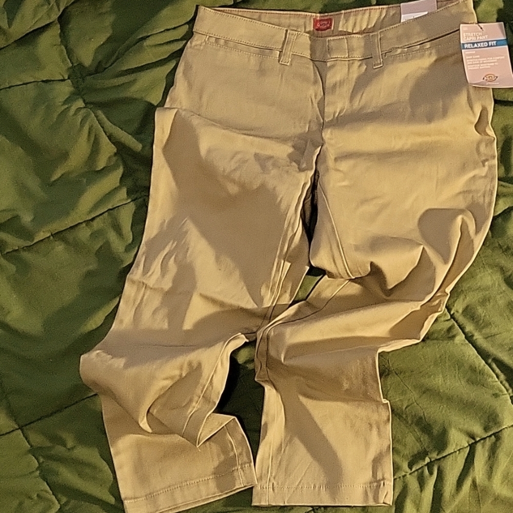 Dickies Khaki Midrise Stretch Capri Pant Size 6 Brand New W Tags